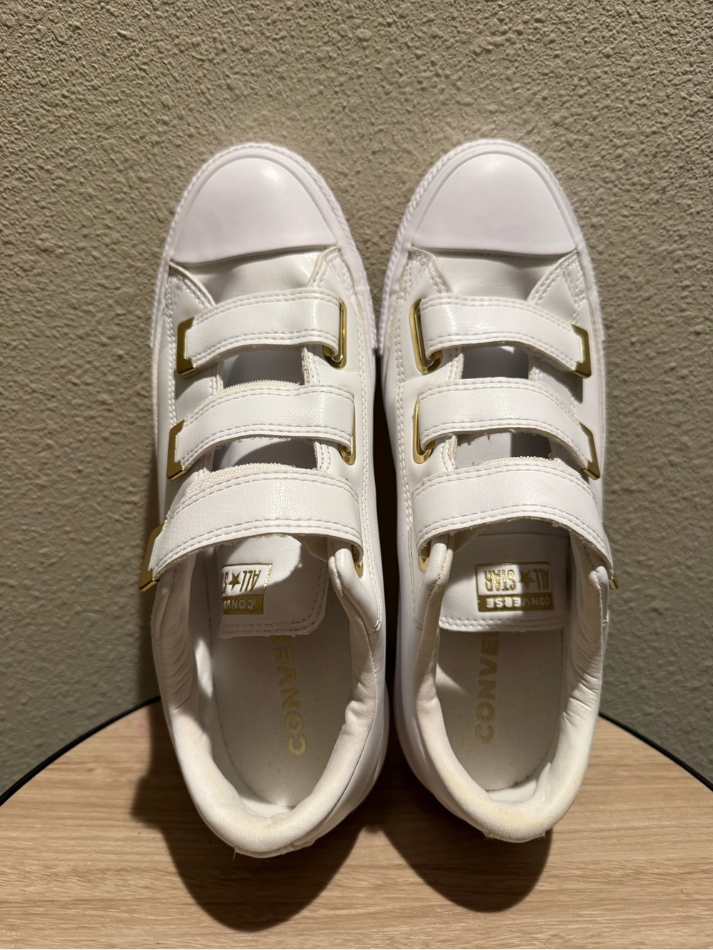 Converse Chuck Taylor All Star 3V Ox Low-top White w/ gold tone accents Size 10 - Picture 3 of 12